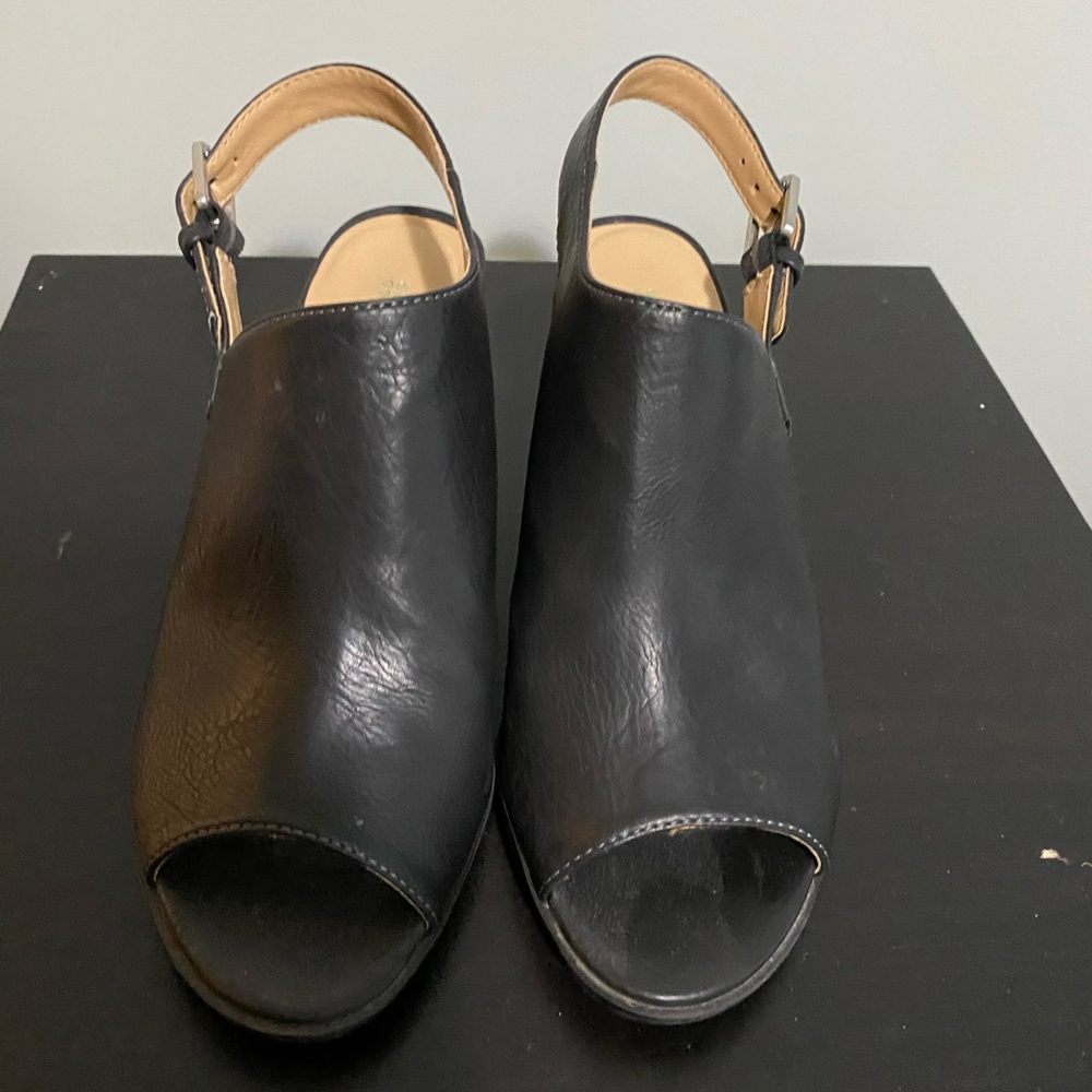 Peep toe slight backs